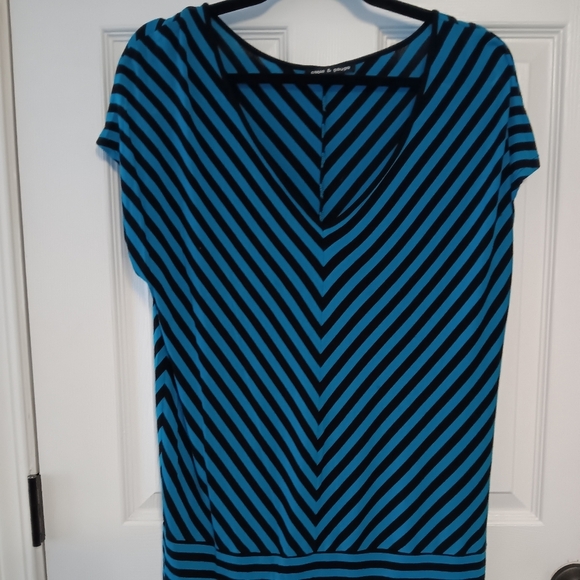 Cable & Gauge Tops - Cable & Gauge Striped V-Neck Sleeveless Top